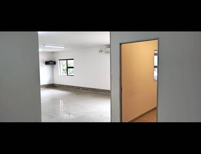 80M² BUSINESS CENTRE TO LET IN ELDORAIGNE